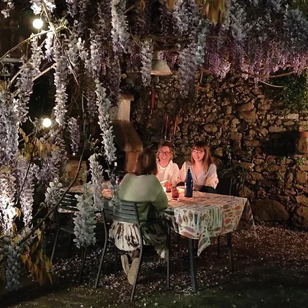 Nocleg ze śniadaniem La Casa Delle Pietre Parlanti - Casa In Pietra Ai Piedi Del Parco Delle 5 Terre 3*