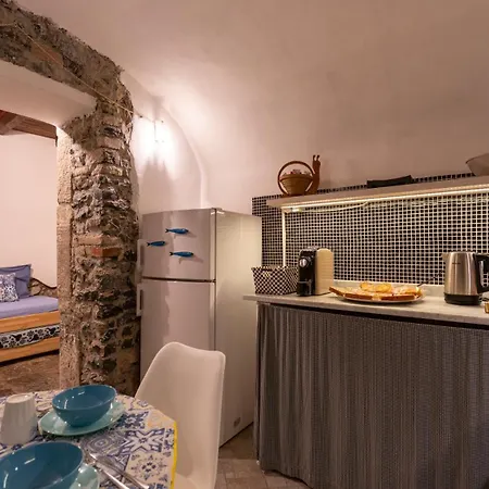 לינה וארוחת בוקר La Casa Delle Pietre Parlanti - Casa In Pietra Ai Piedi Del Parco Delle 5 Terre 3*