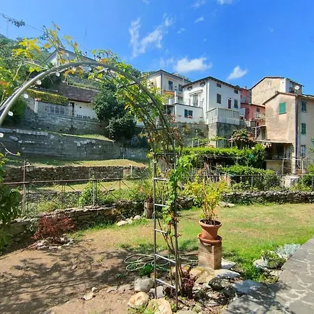 La Casa Delle Pietre Parlanti - Casa In Pietra Ai Piedi Del Parco Delle 5 Terre Frühstückspension La Spezia