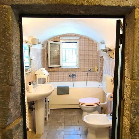 La Casa Delle Pietre Parlanti - Casa In Pietra Ai Piedi Del Parco Delle 5 Terre 3*