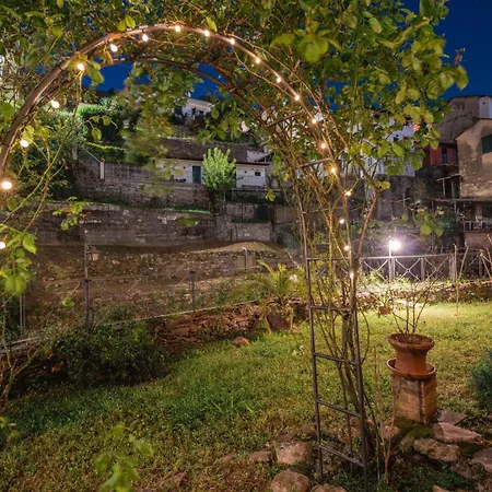 La Casa Delle Pietre Parlanti - Casa In Pietra Ai Piedi Del Parco Delle 5 Terre Frühstückspension La Spezia