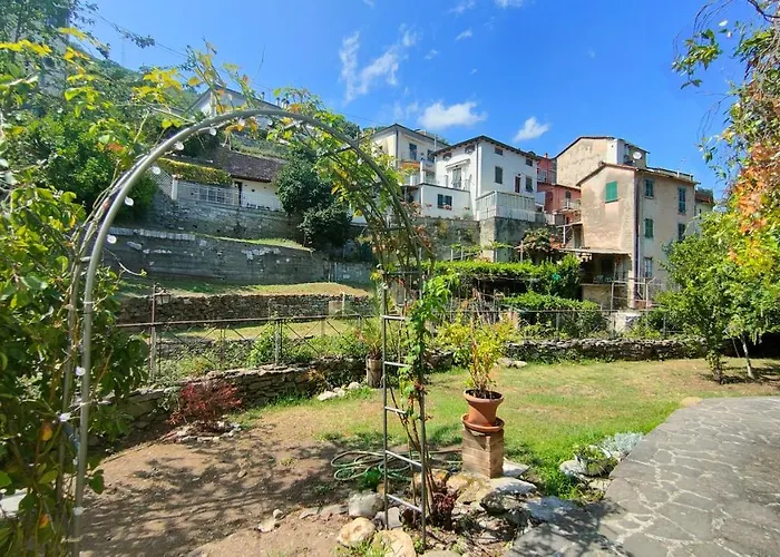 La Casa Delle Pietre Parlanti - Casa In Pietra Ai Piedi Del Parco Delle 5 Terre Bed & Breakfast La Spezia