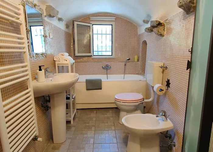 La Casa Delle Pietre Parlanti - Casa In Pietra Ai Piedi Del Parco Delle 5 Terre Bed & Breakfast