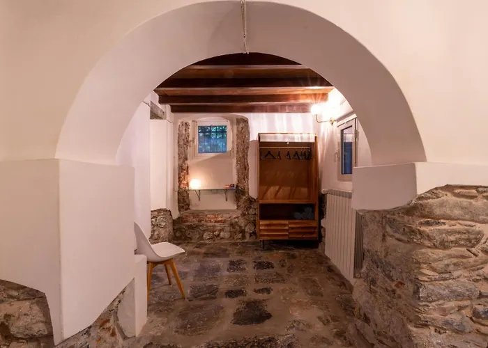 La Casa Delle Pietre Parlanti - Casa In Pietra Ai Piedi Del Parco Delle 5 Terre Bed & Breakfast 3*