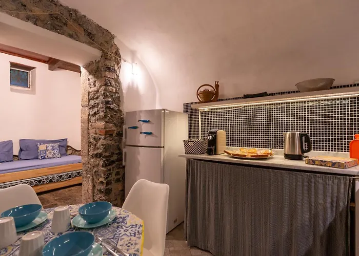 Bed & Breakfast La Casa Delle Pietre Parlanti - Casa In Pietra Ai Piedi Del Parco Delle 5 Terre 3*