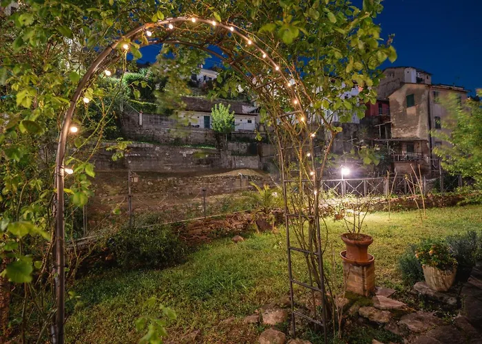 La Casa Delle Pietre Parlanti - Casa In Pietra Ai Piedi Del Parco Delle 5 Terre Bed & Breakfast La Spezia