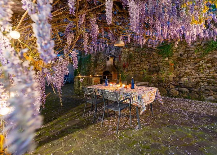 Bed & Breakfast La Casa Delle Pietre Parlanti - Casa In Pietra Ai Piedi Del Parco Delle 5 Terre 3*