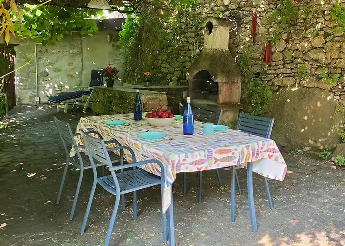 La Casa Delle Pietre Parlanti - Casa In Pietra Ai Piedi Del Parco Delle 5 Terre Bed & Breakfast 3*